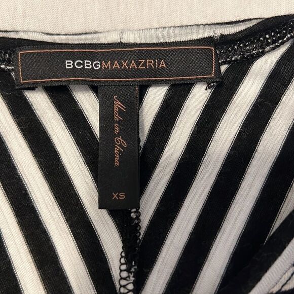 BCBGmaxazria szXS black white strip tie front sleeveless longer back knit GUC - Picture 3 of 6